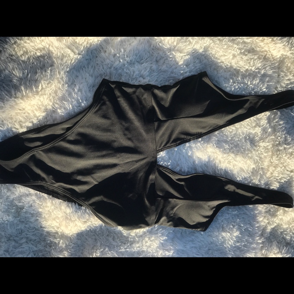 Bathing suits - Picture 4 of 4